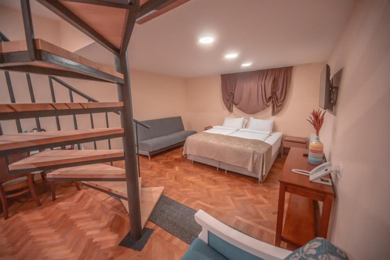 Hotel Banovani Tbilisi Bagian luar foto