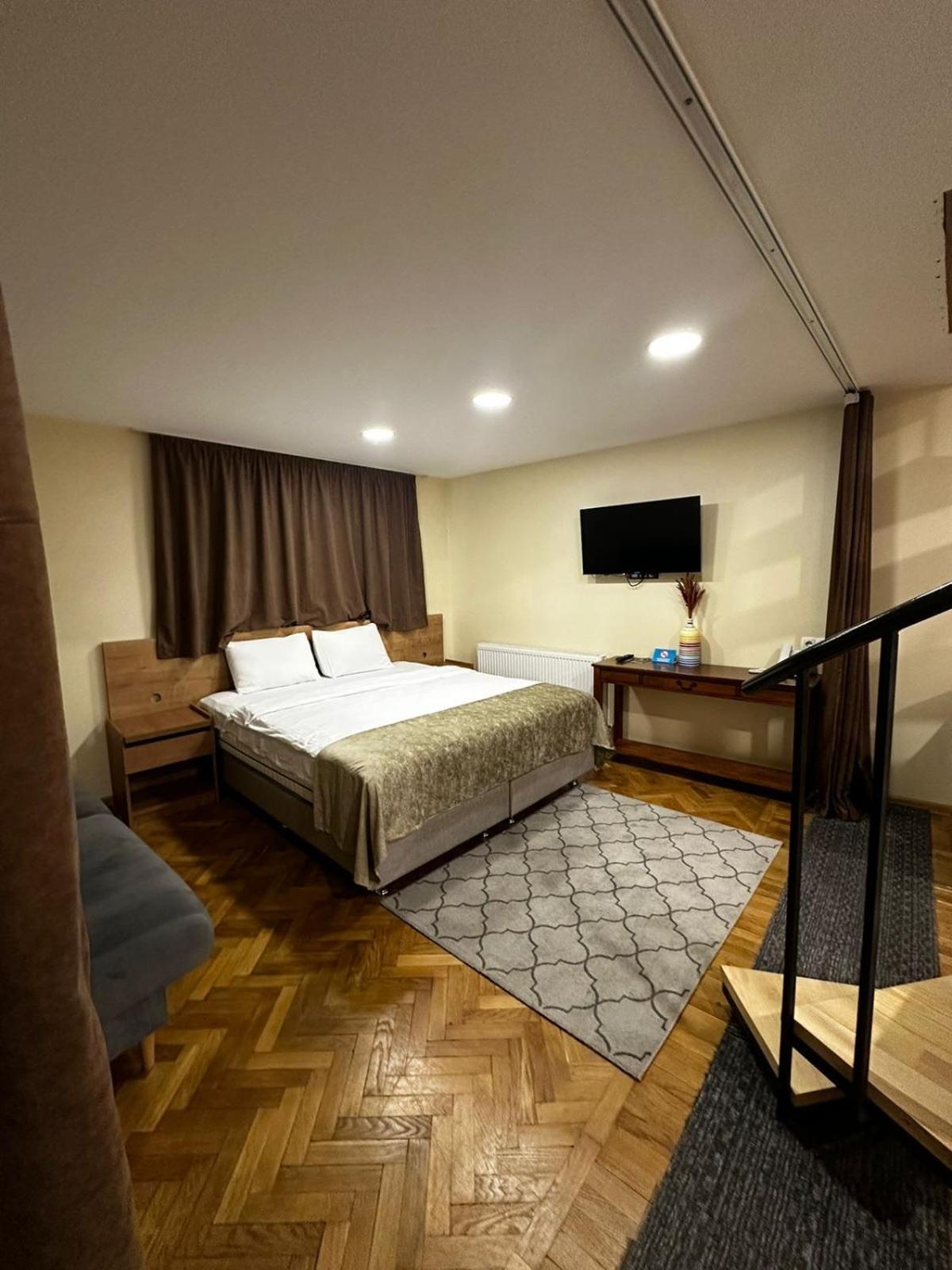 Hotel Banovani Tbilisi Bagian luar foto