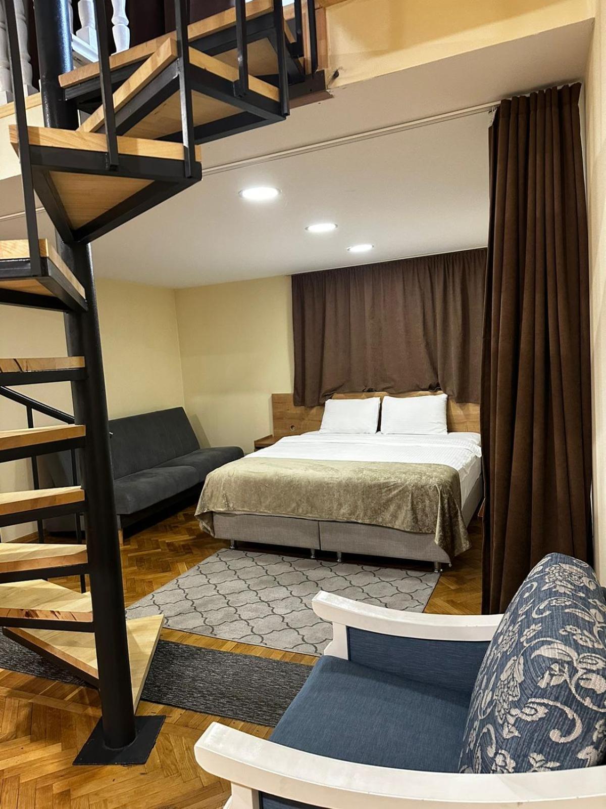Hotel Banovani Tbilisi Bagian luar foto