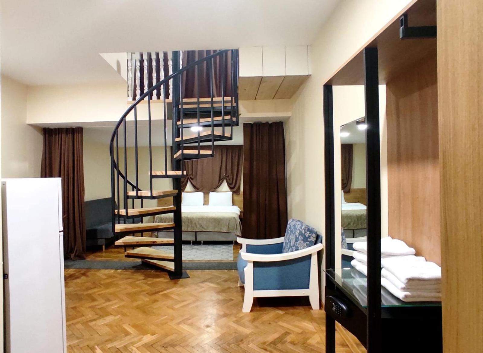 Hotel Banovani Tbilisi Bagian luar foto